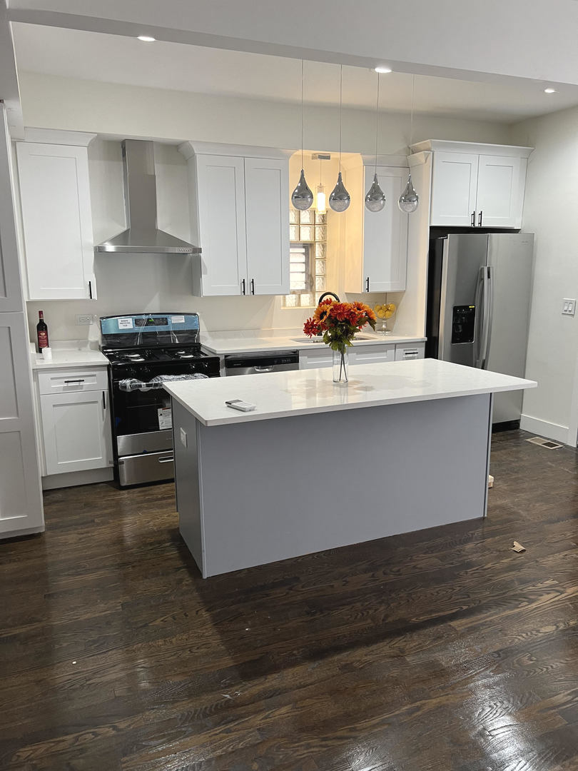 6553 S Eberhart Avenue, Chicago, IL 60637