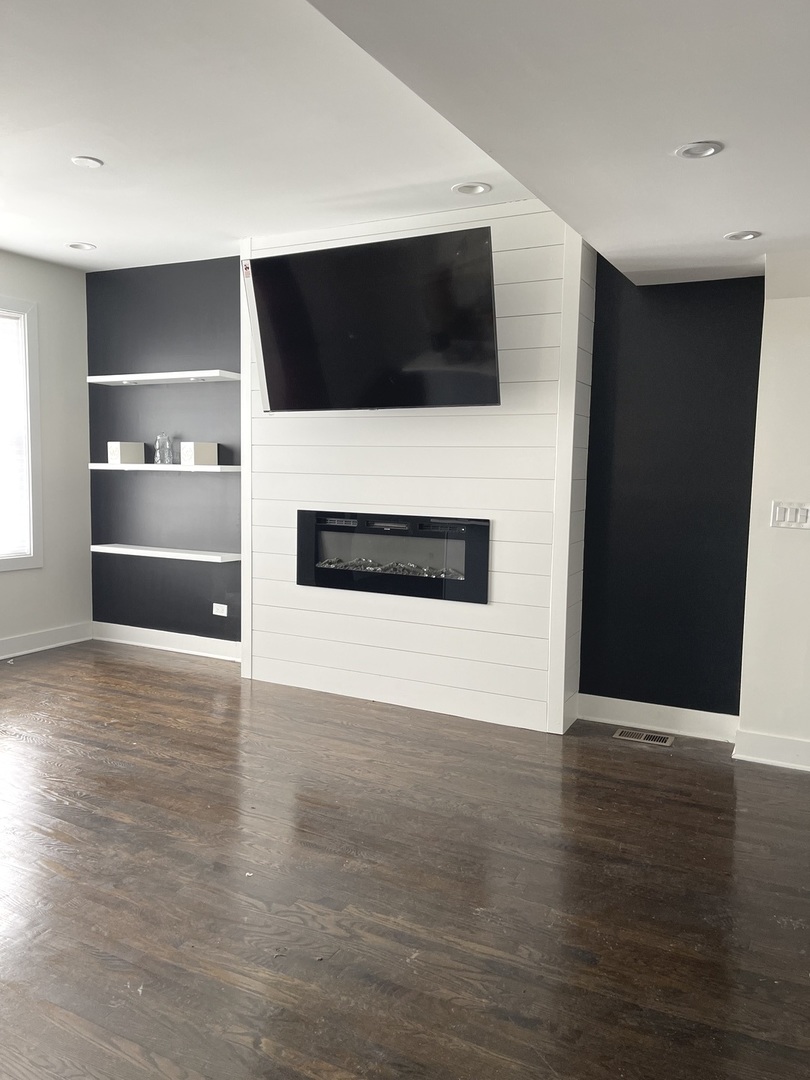 6553 S Eberhart Avenue, Chicago, IL 60637