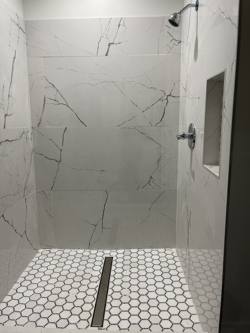 6553 S Eberhart Avenue, Chicago, IL 60637