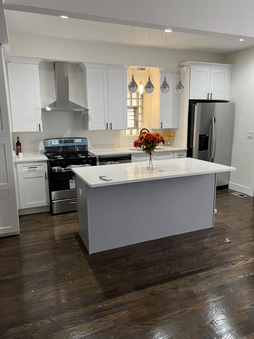 6553 S Eberhart Avenue, Chicago, IL 60637