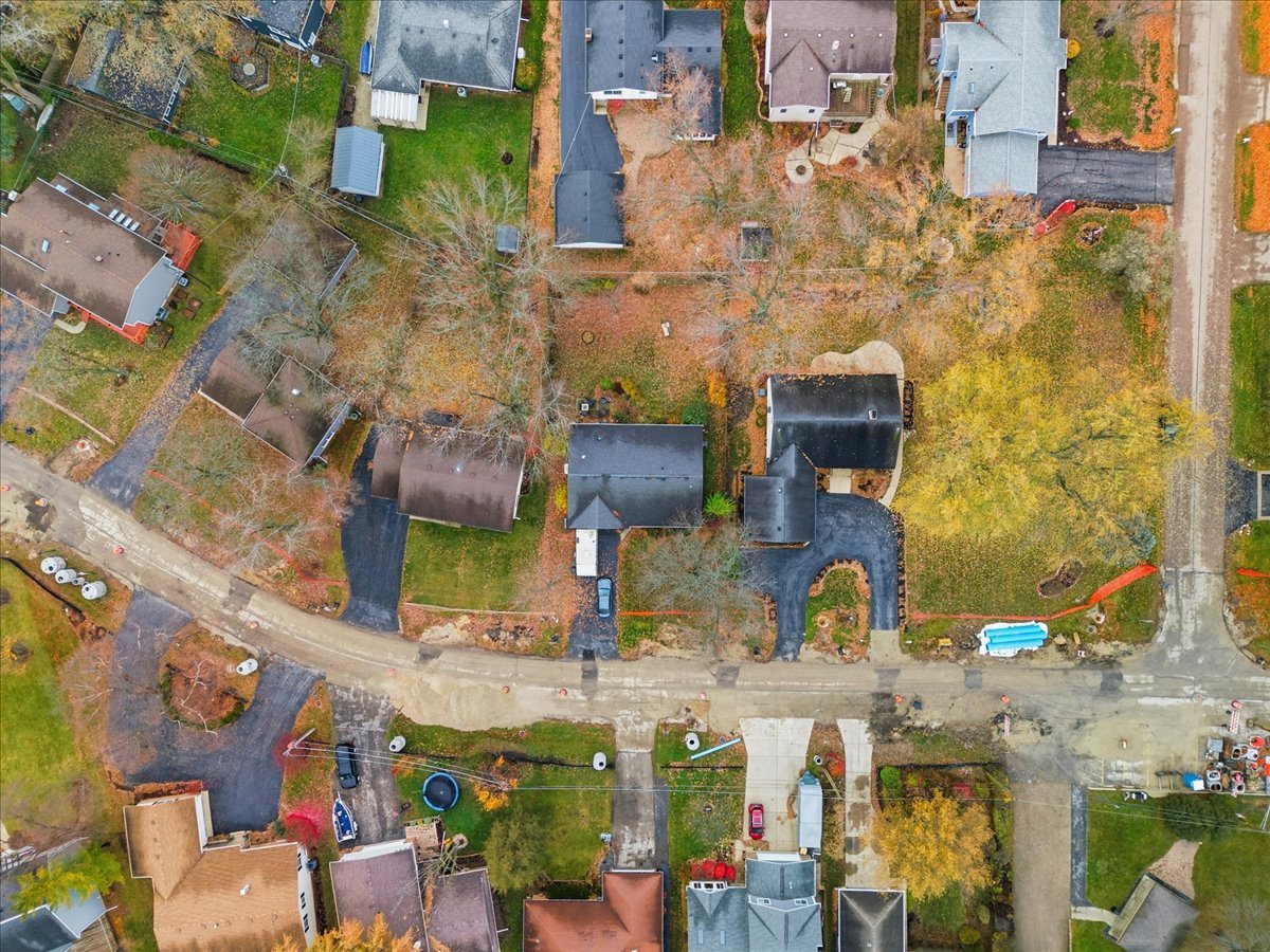 2105 Sprucewood Lane, Lindenhurst, IL 60046