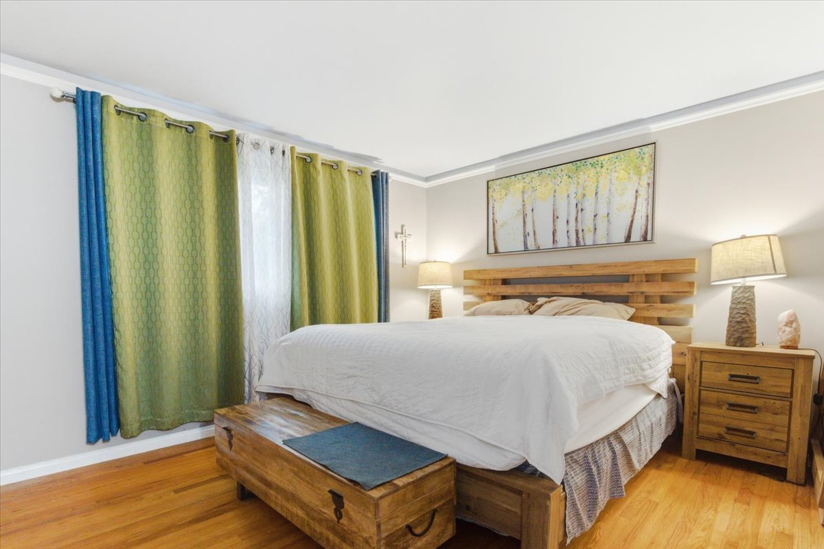 2105 Sprucewood Lane, Lindenhurst, IL 60046