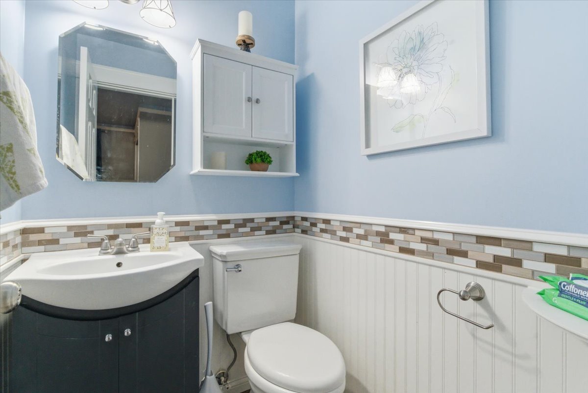 2105 Sprucewood Lane, Lindenhurst, IL 60046