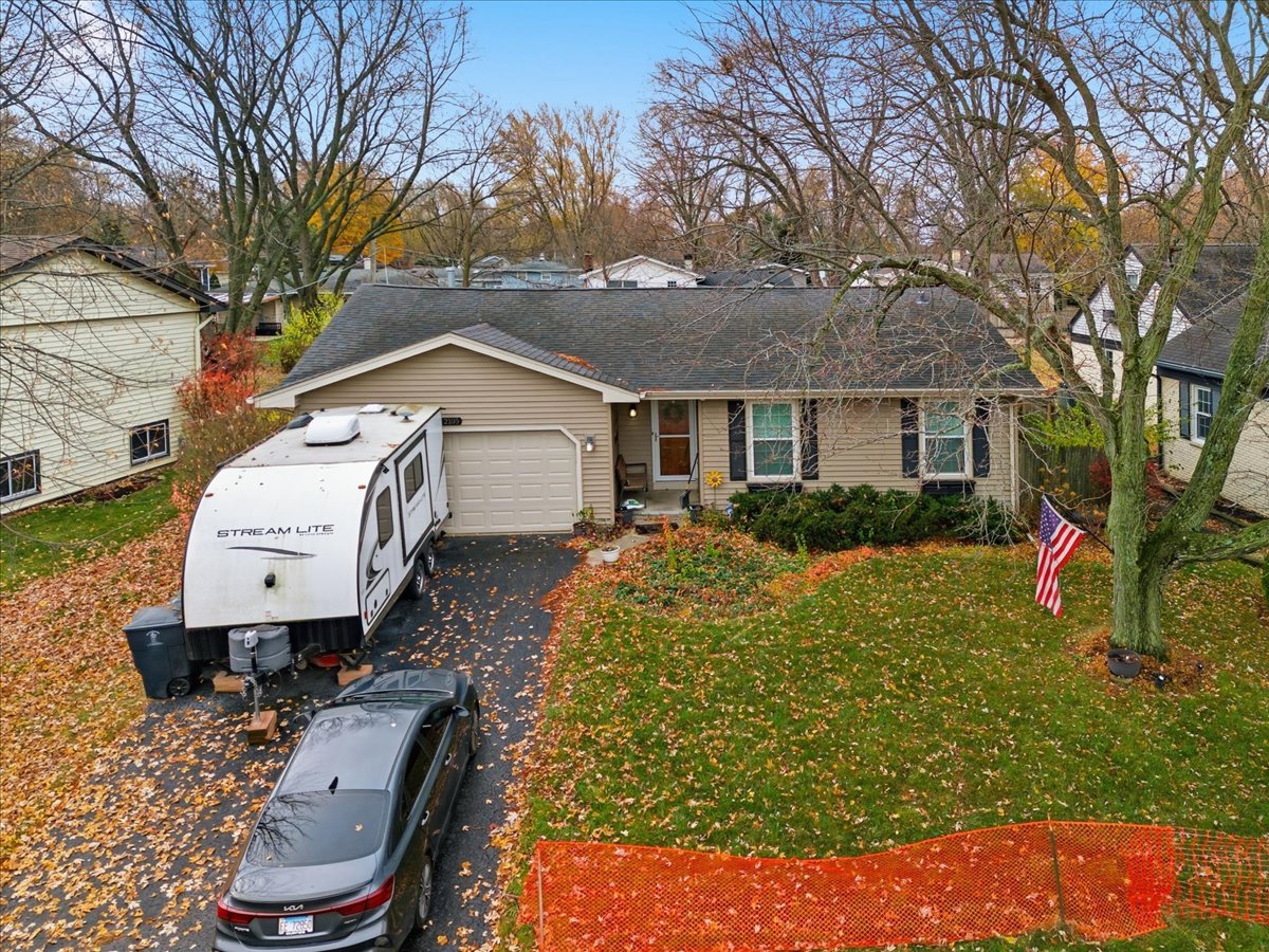 2105 Sprucewood Lane, Lindenhurst, IL 60046