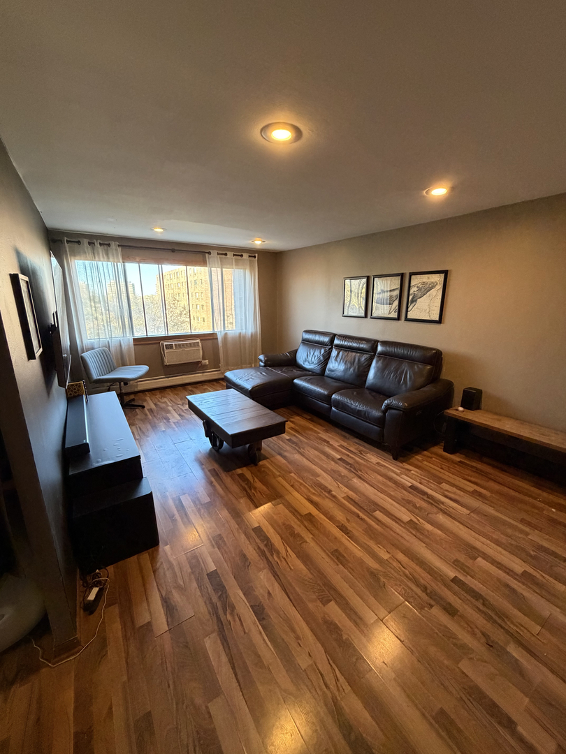 5310 N Chester Avenue #519, Chicago, IL 60656