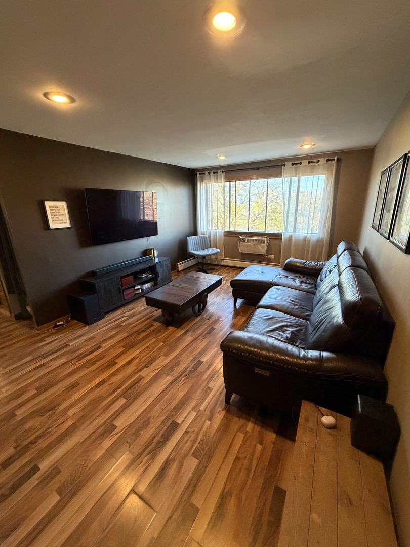 5310 N Chester Avenue #519, Chicago, IL 60656