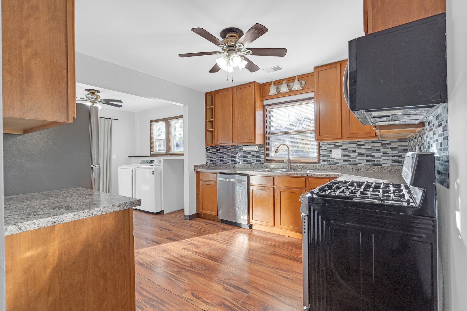 18951 W Hickory Street, Mundelein, IL 60060