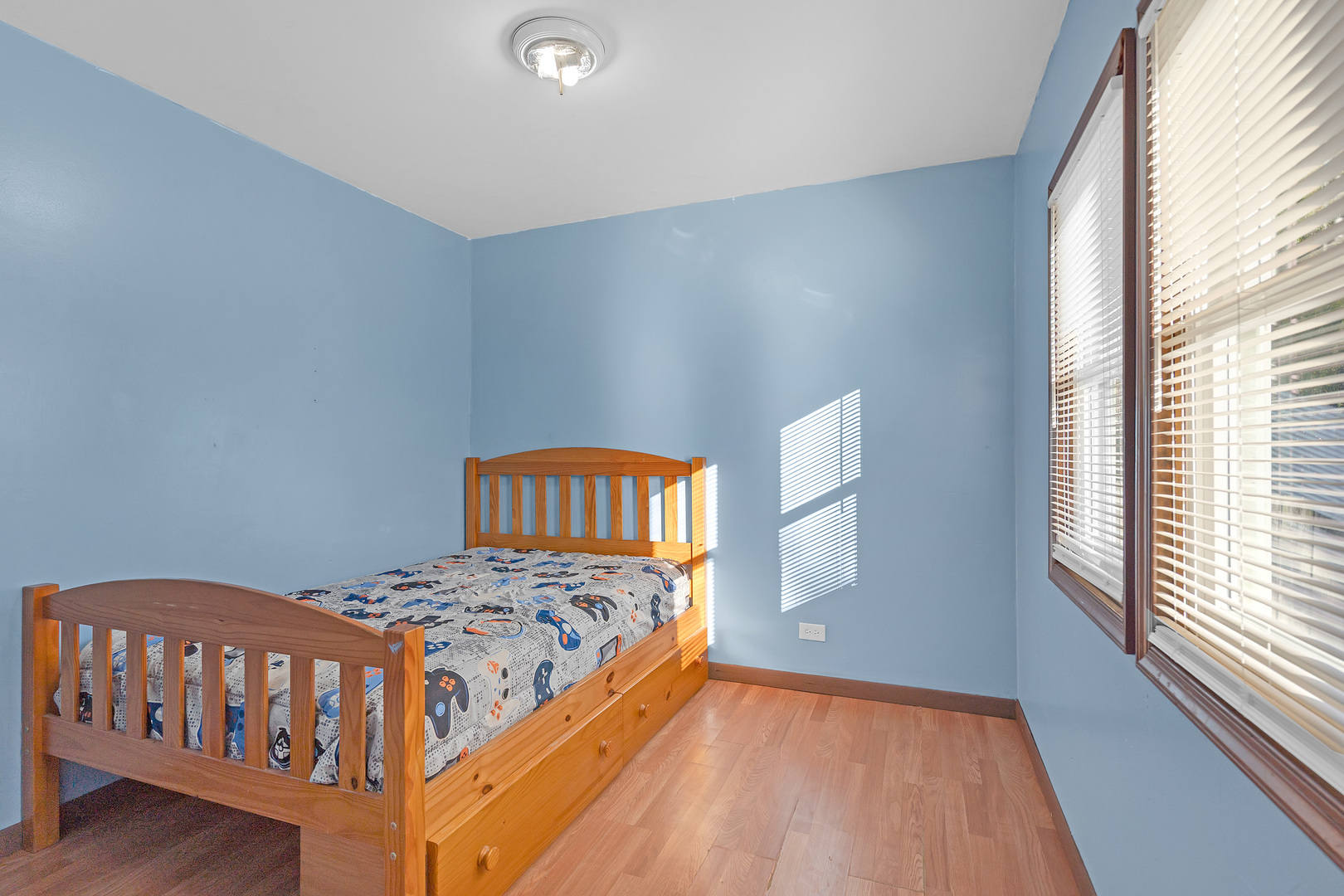 18951 W Hickory Street, Mundelein, IL 60060