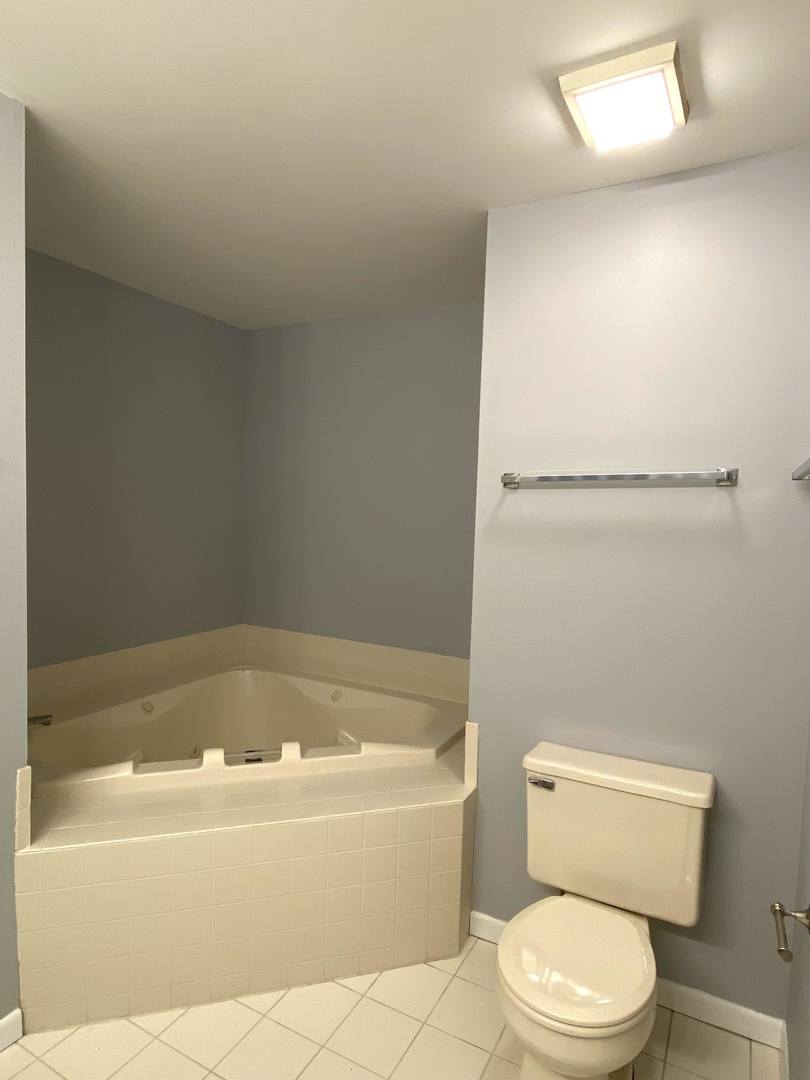 5S510 Scots Drive #G, Naperville, IL 60563