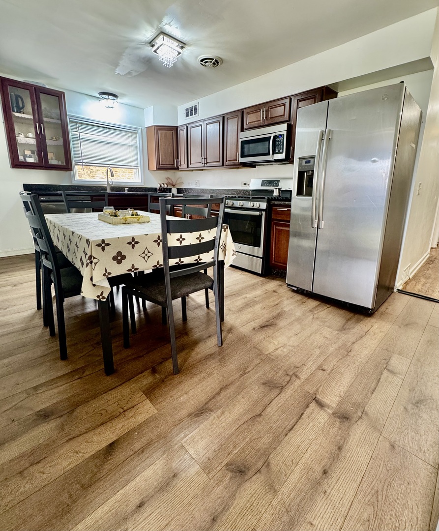 6531 N Hoyne Avenue #2S, Chicago, IL 60645