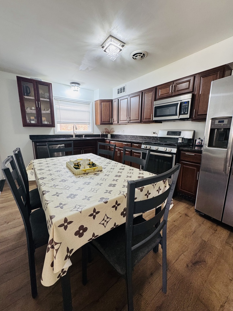 6531 N Hoyne Avenue #2S, Chicago, IL 60645