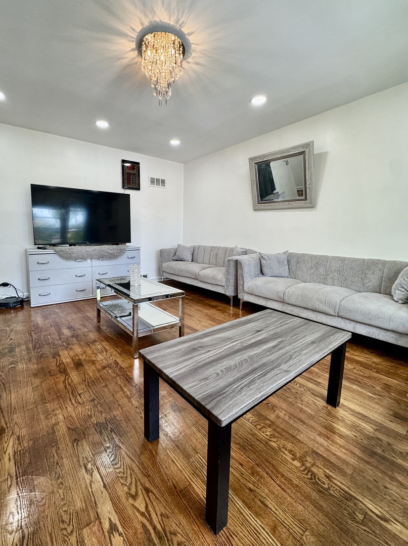 6531 N Hoyne Avenue #2S, Chicago, IL 60645
