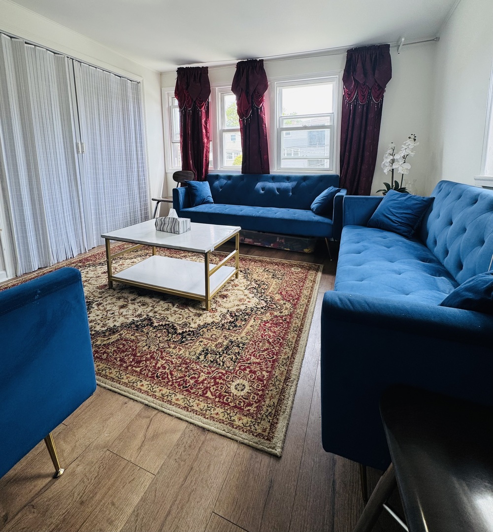 6531 N Hoyne Avenue #2S, Chicago, IL 60645