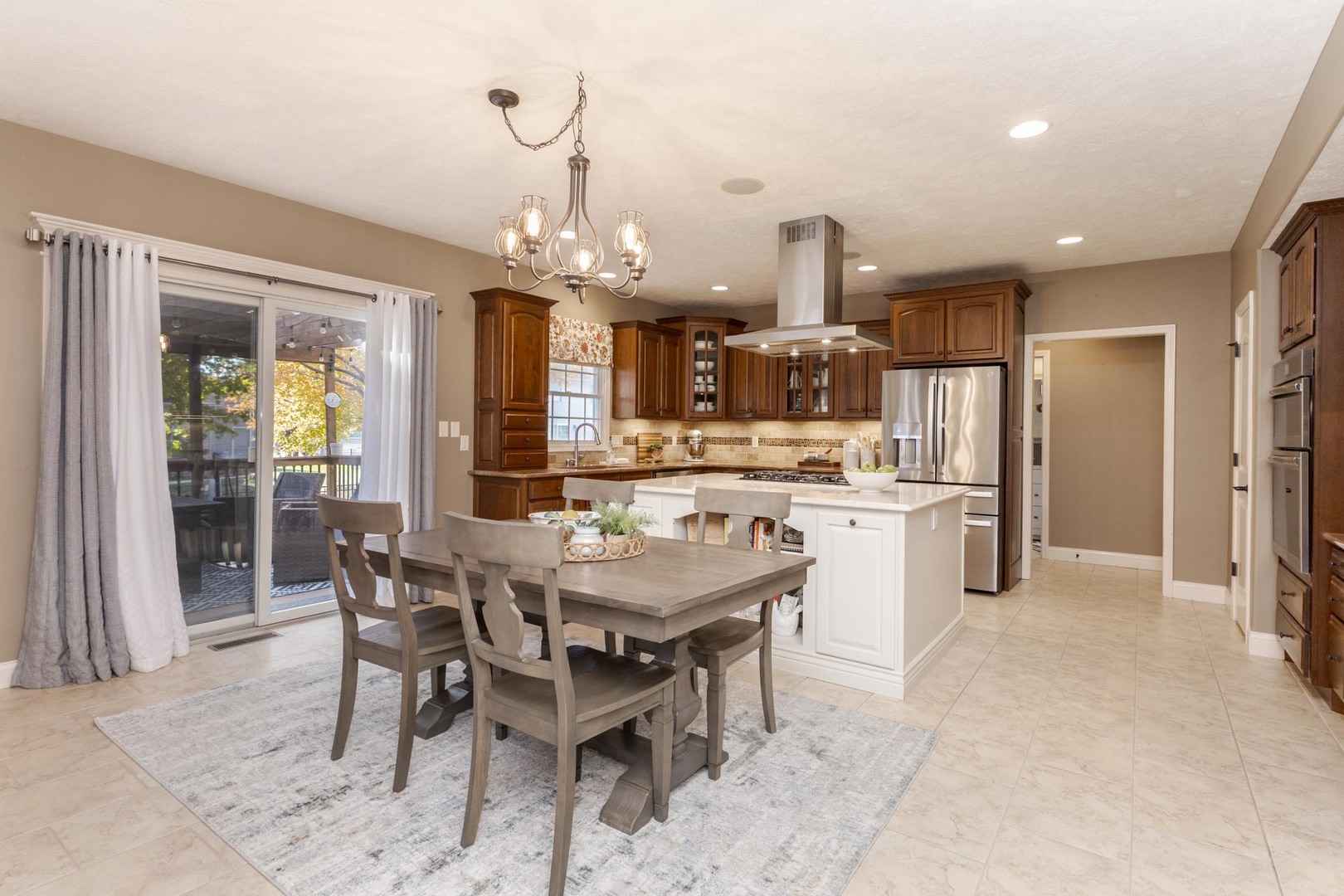 2805 Stevenson Drive, Bloomington, IL 61704