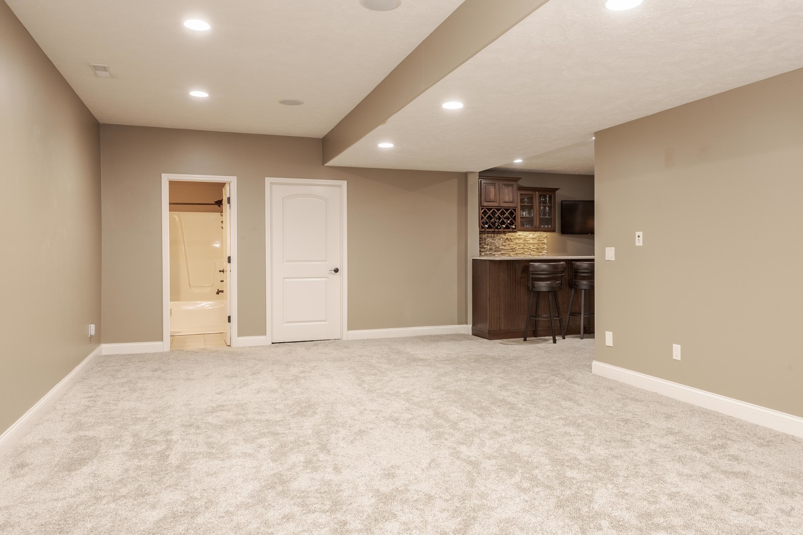 2805 Stevenson Drive, Bloomington, IL 61704