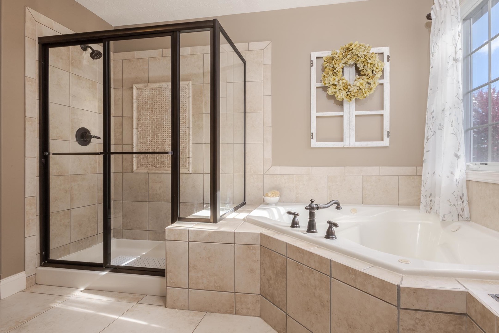 2805 Stevenson Drive, Bloomington, IL 61704