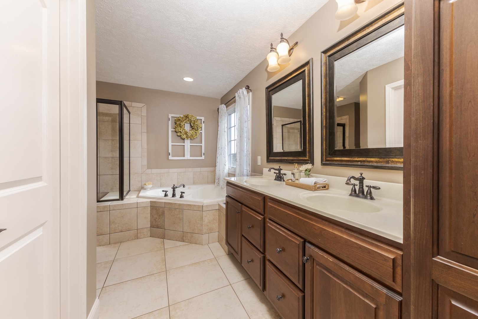 2805 Stevenson Drive, Bloomington, IL 61704