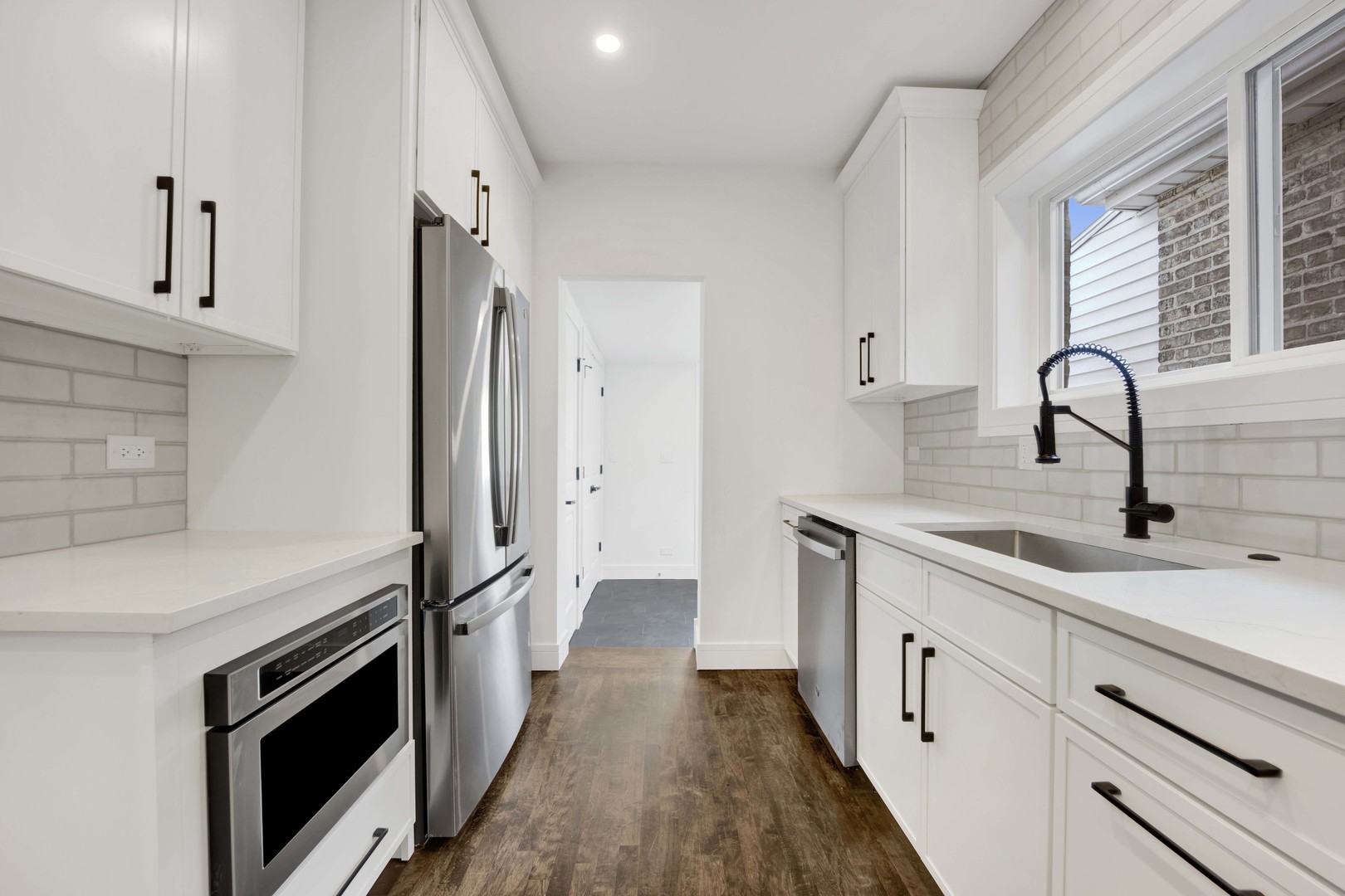 5844 W Leland Avenue, Chicago, IL 60630