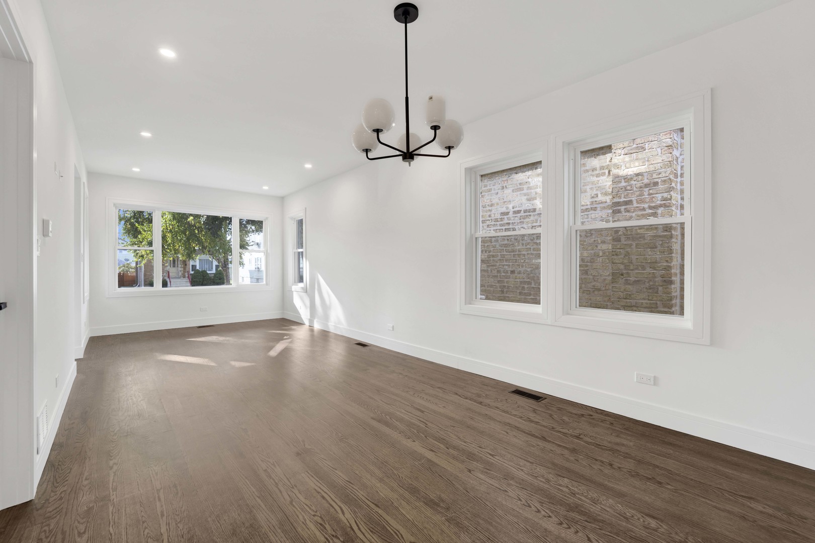 5844 W Leland Avenue, Chicago, IL 60630