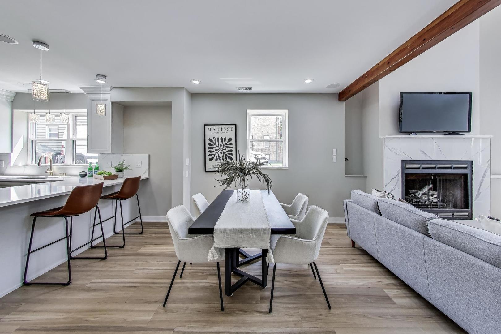 4305 N Mobile Avenue, Chicago, IL 60634