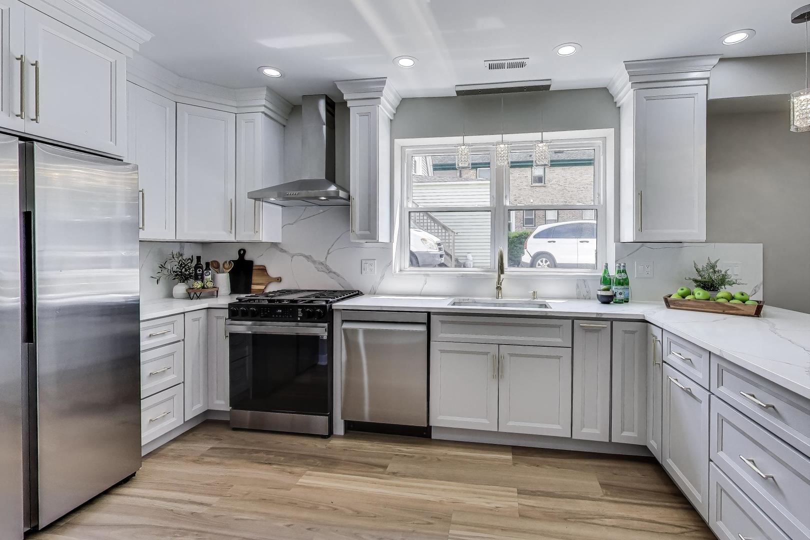 4305 N Mobile Avenue, Chicago, IL 60634