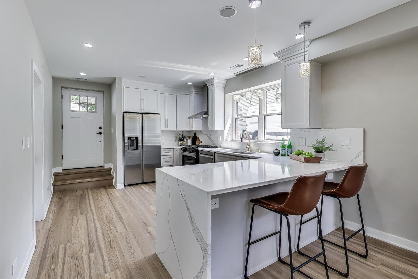 4305 N Mobile Avenue, Chicago, IL 60634