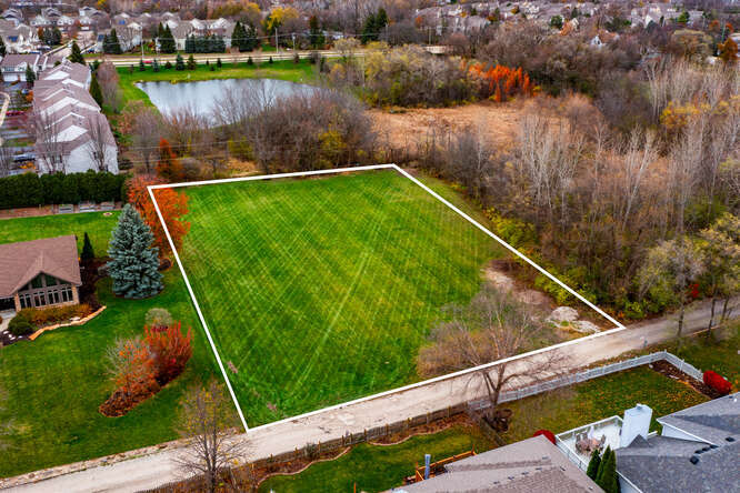 32w396 Forest Drive, Aurora, IL 60502