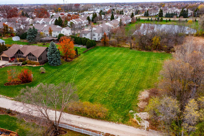 32w396 Forest Drive, Aurora, IL 60502