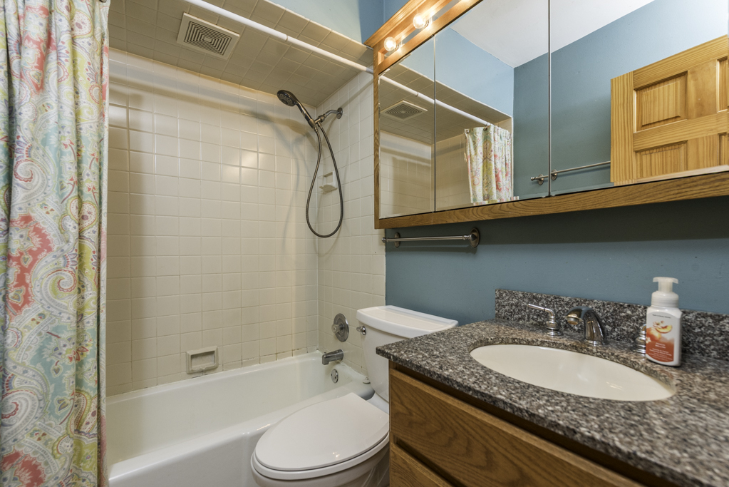 18225 W Lindenwood Drive, Grayslake, IL 60030