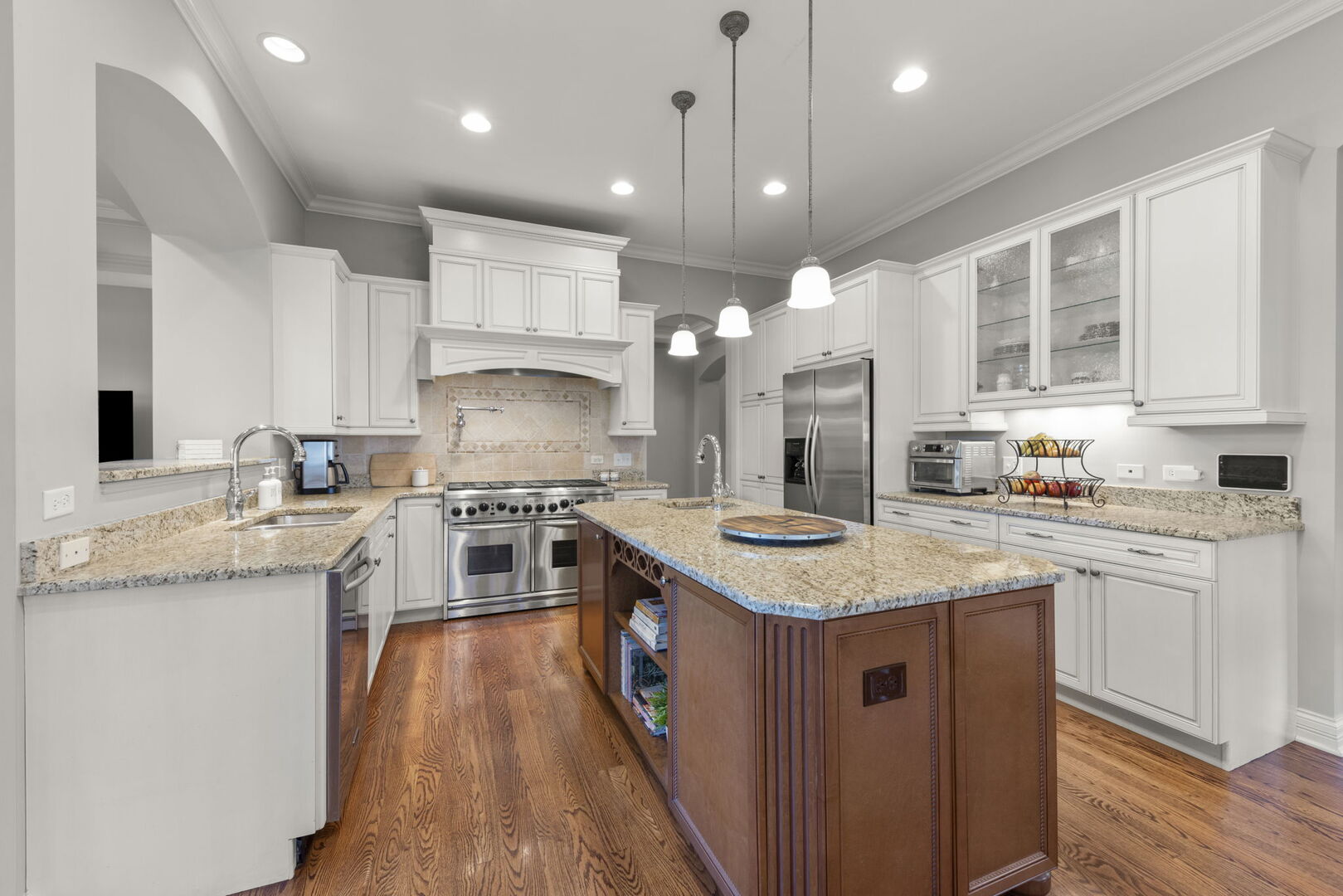 4947 Stonewall Avenue, Downers Grove, IL 60515