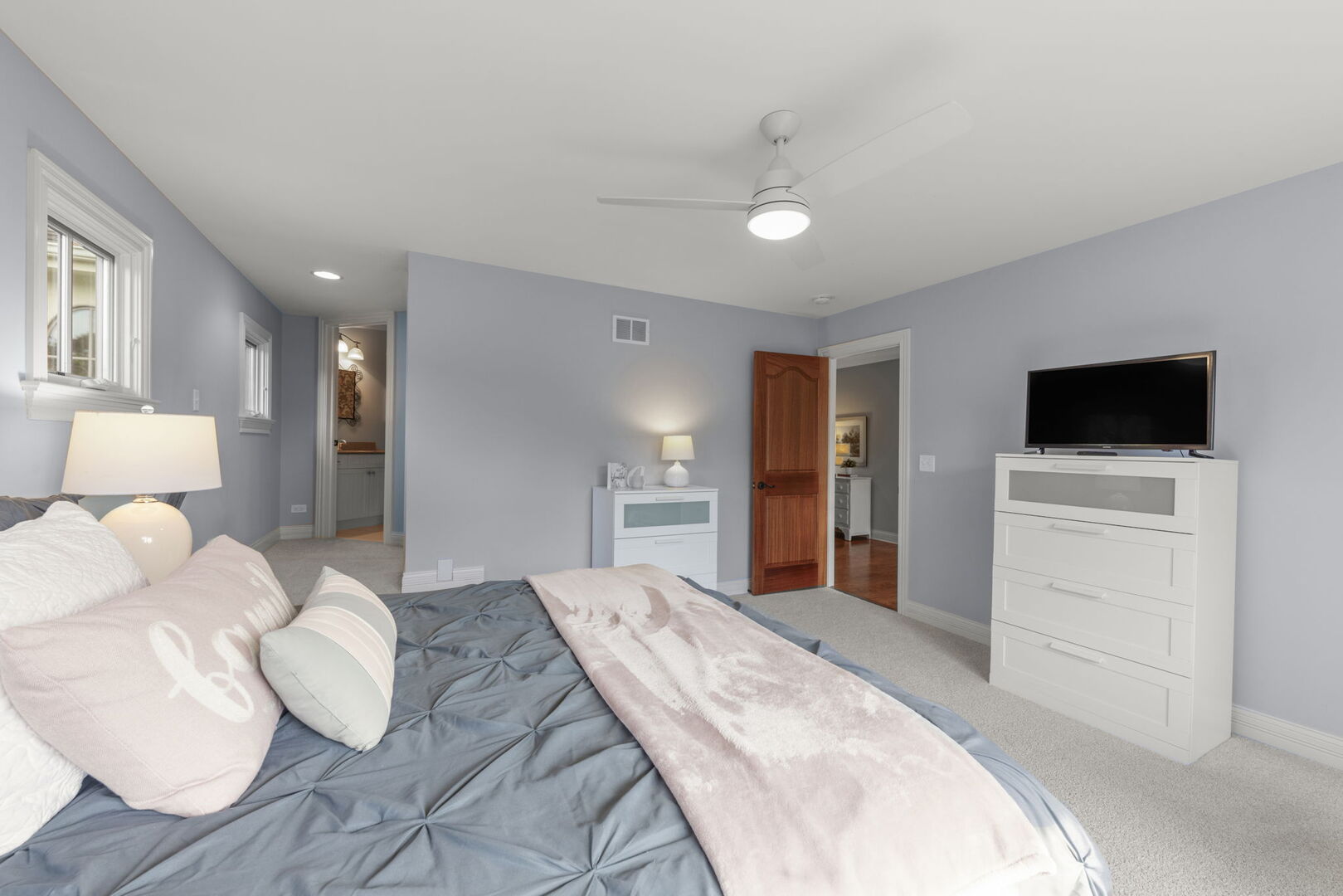 4947 Stonewall Avenue, Downers Grove, IL 60515