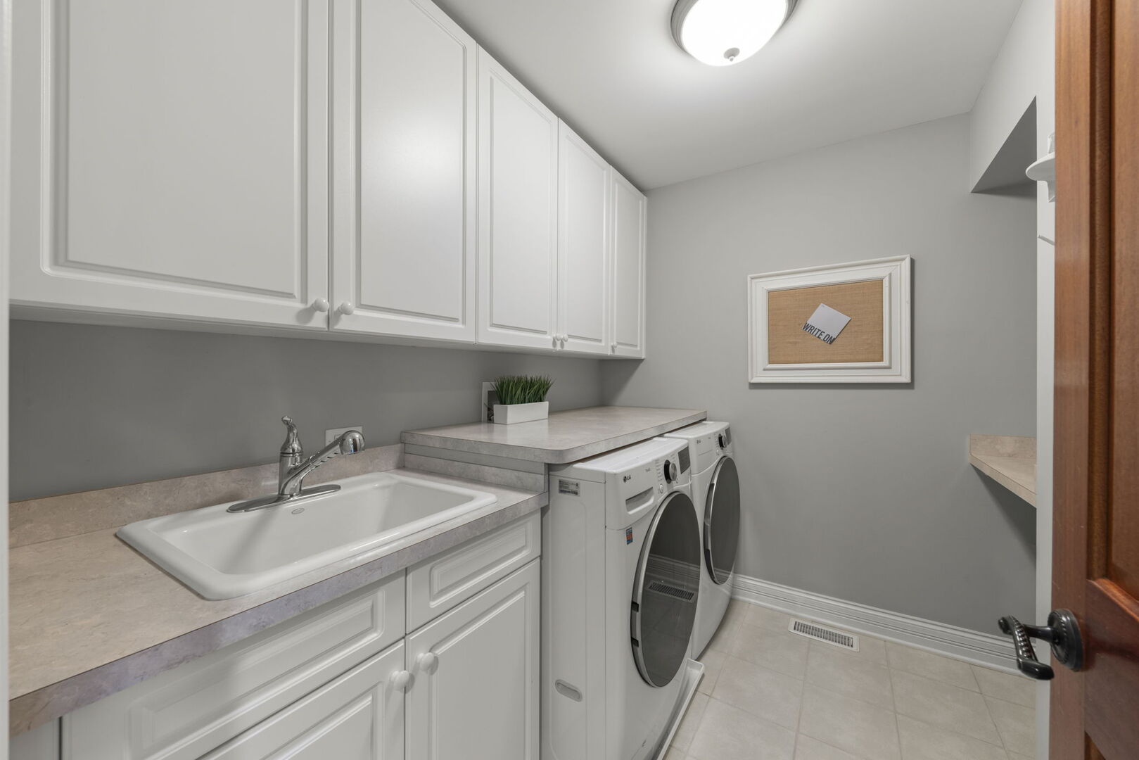 4947 Stonewall Avenue, Downers Grove, IL 60515