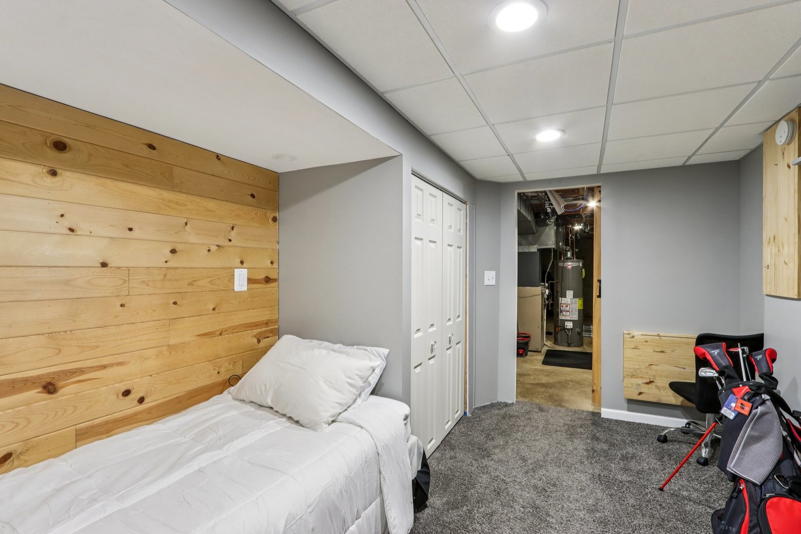 220 Larchwood Lane, North Aurora, IL 60542