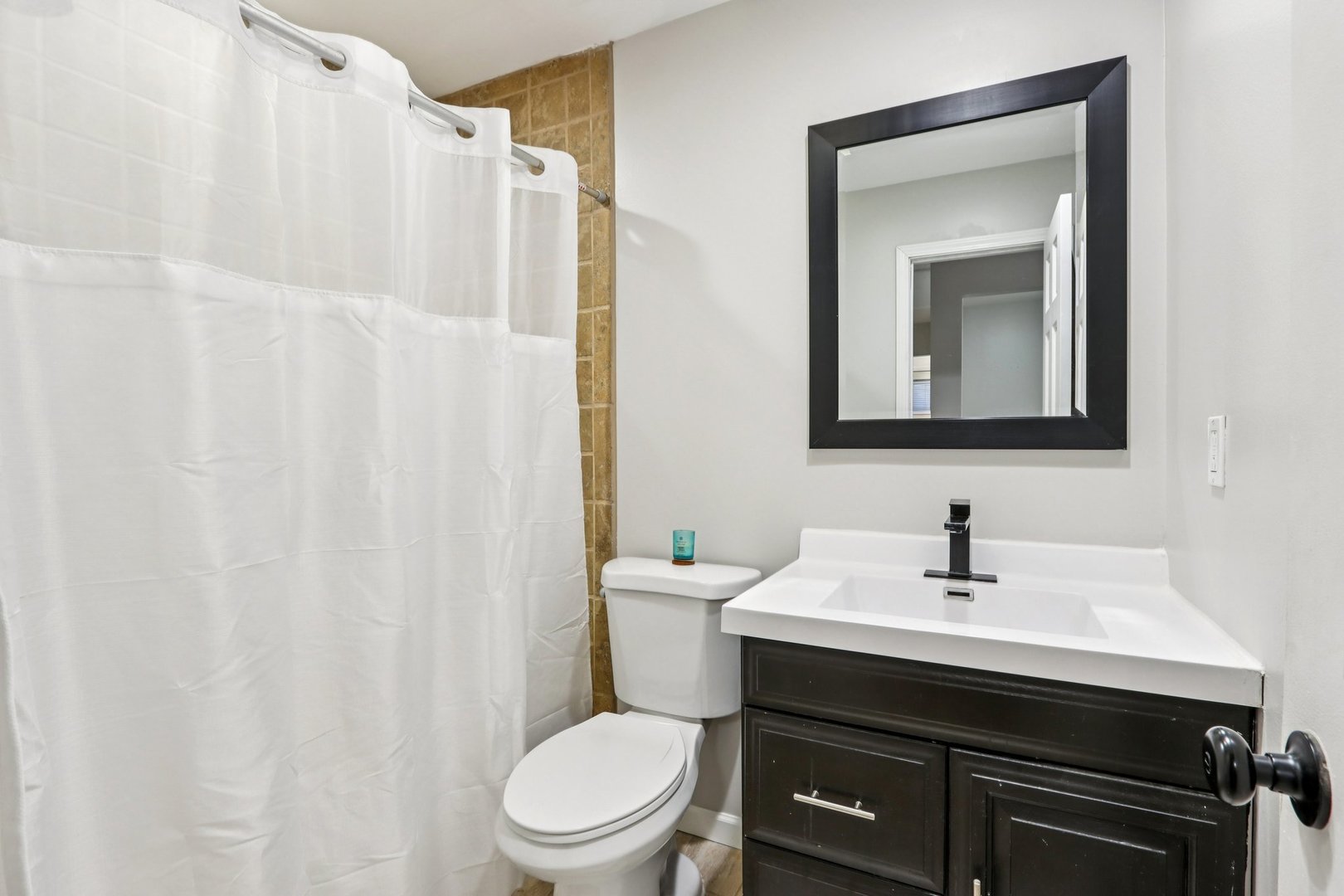 220 Larchwood Lane, North Aurora, IL 60542