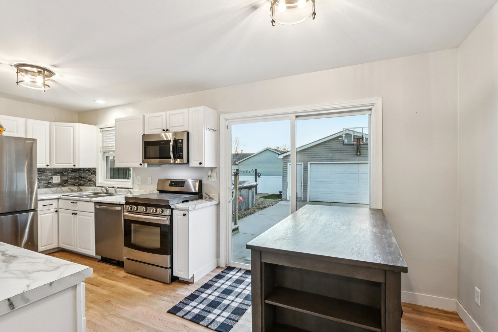 220 Larchwood Lane, North Aurora, IL 60542