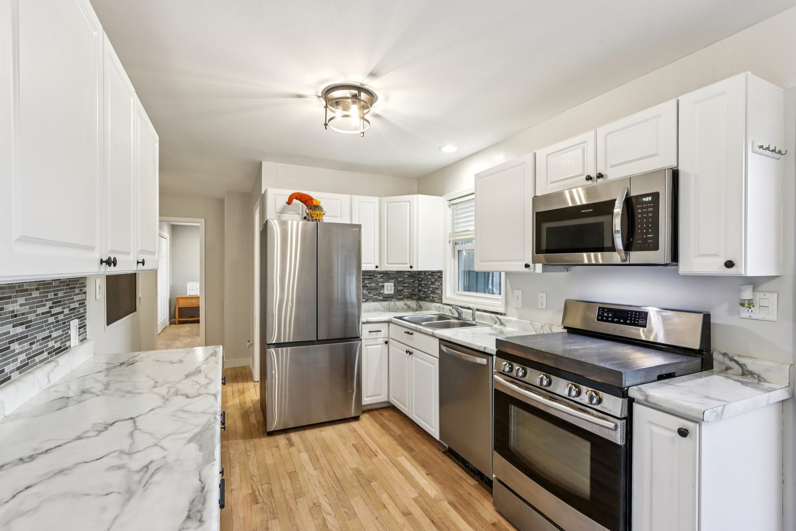 220 Larchwood Lane, North Aurora, IL 60542