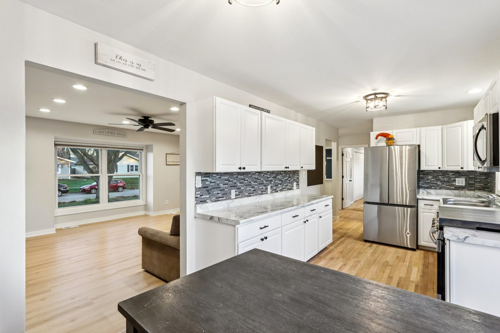 220 Larchwood Lane, North Aurora, IL 60542