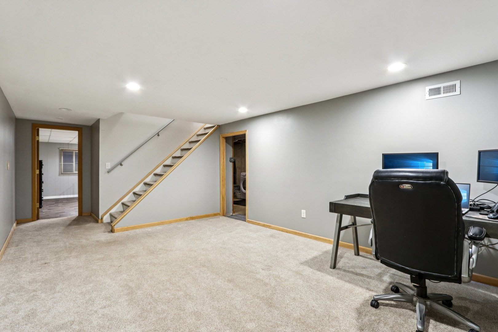 220 Larchwood Lane, North Aurora, IL 60542