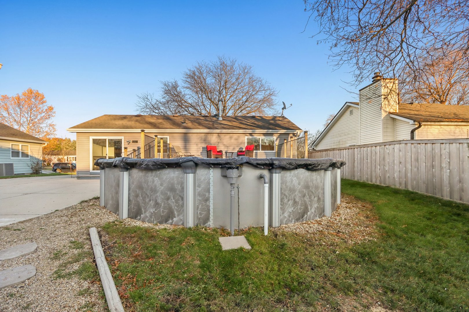 220 Larchwood Lane, North Aurora, IL 60542