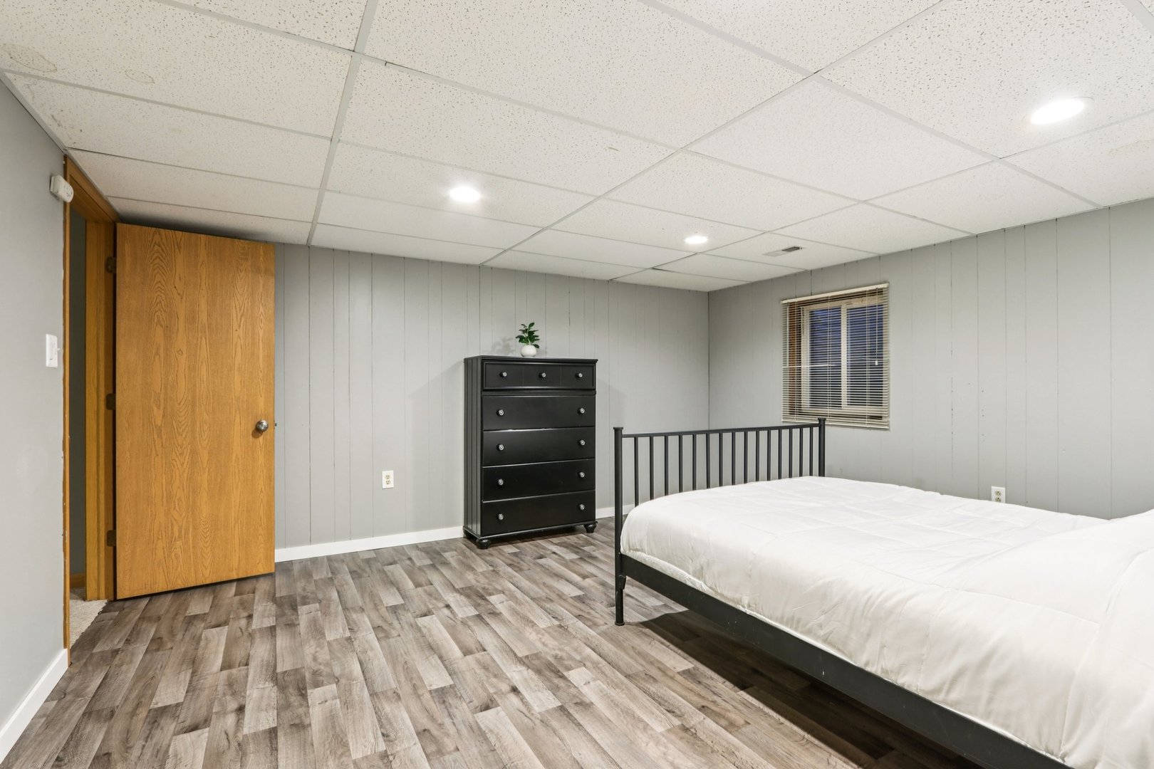 220 Larchwood Lane, North Aurora, IL 60542