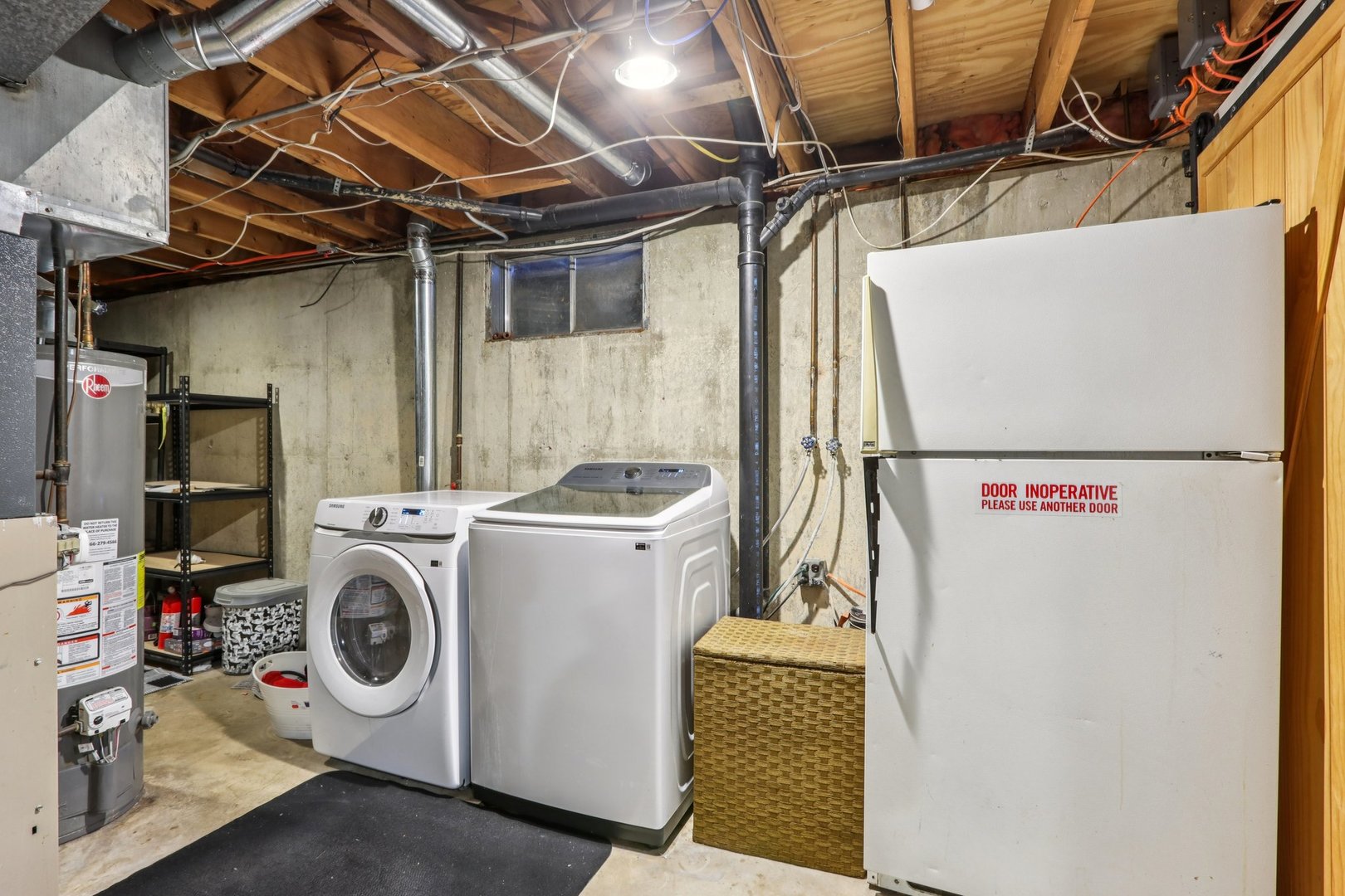 220 Larchwood Lane, North Aurora, IL 60542