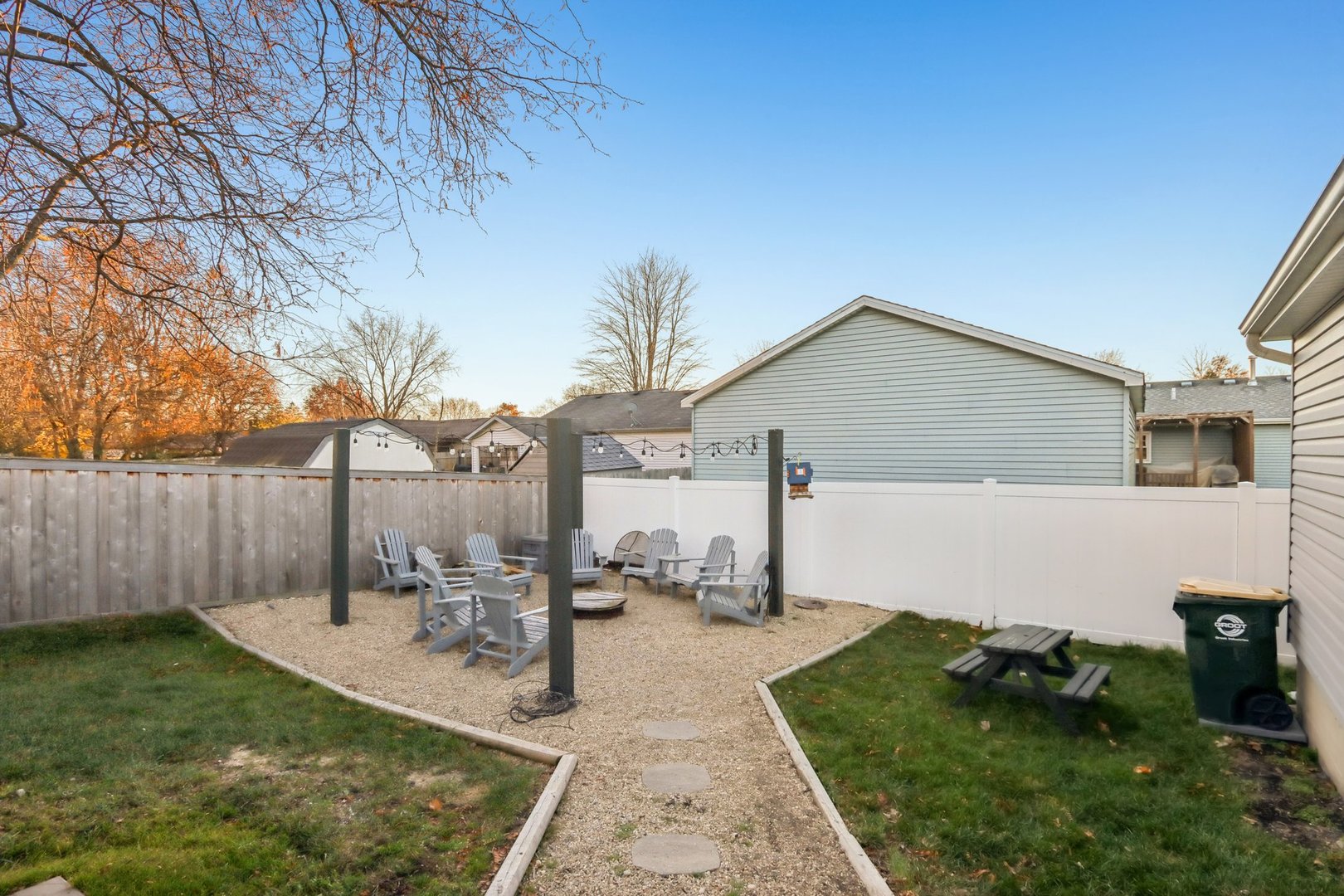 220 Larchwood Lane, North Aurora, IL 60542