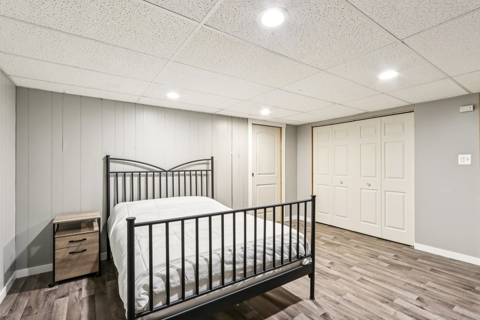 220 Larchwood Lane, North Aurora, IL 60542