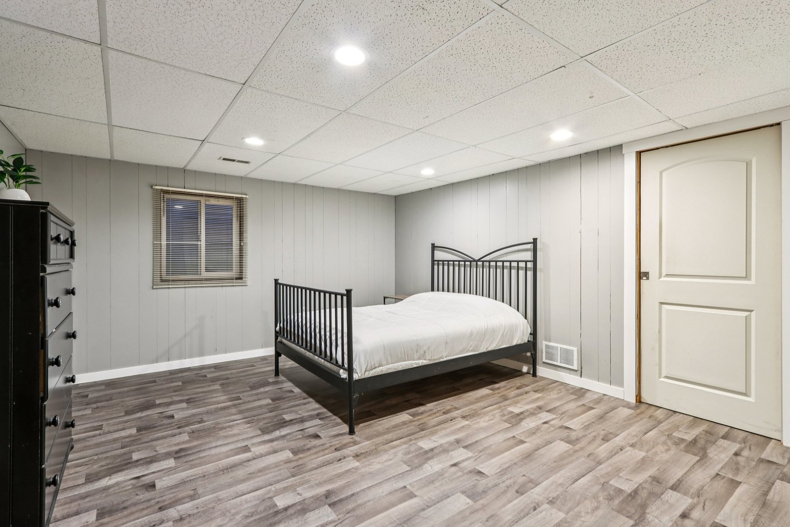 220 Larchwood Lane, North Aurora, IL 60542