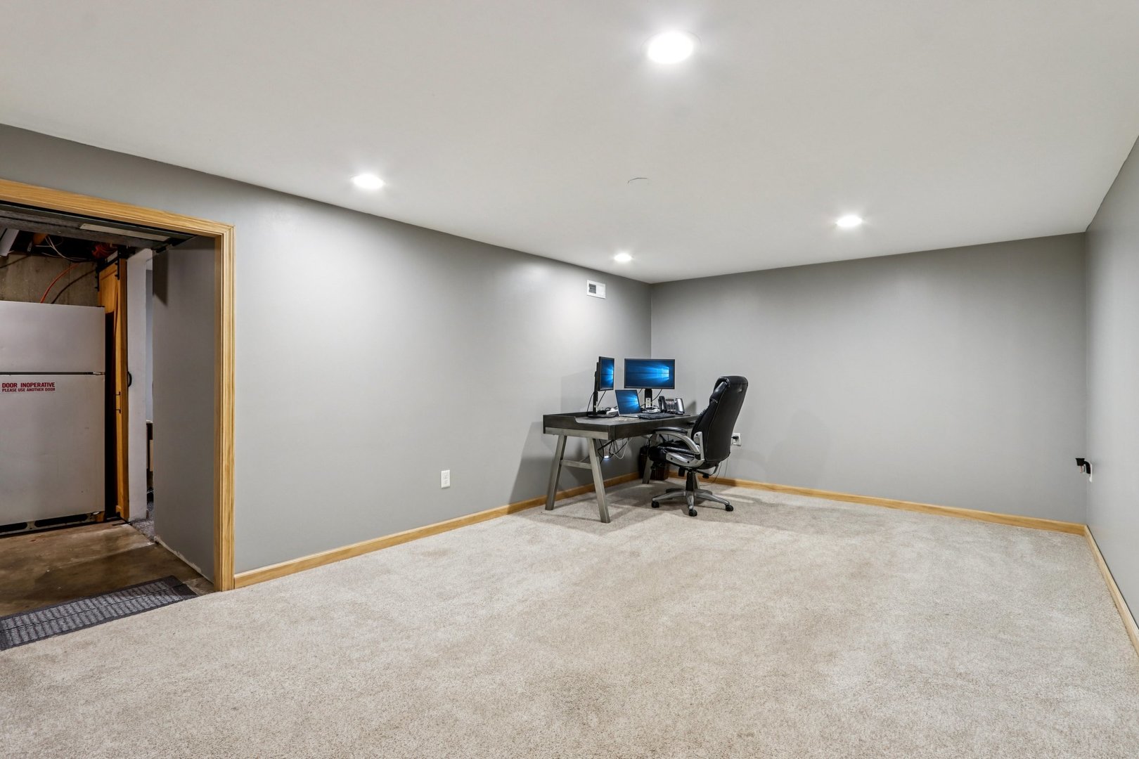 220 Larchwood Lane, North Aurora, IL 60542