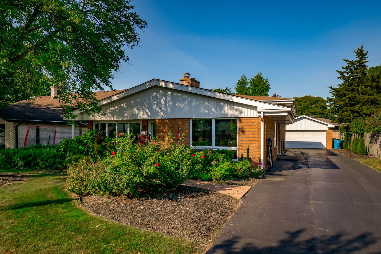 128 S Linden Avenue, Elmhurst, IL 60126