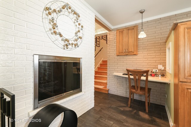 128 S Linden Avenue, Elmhurst, IL 60126