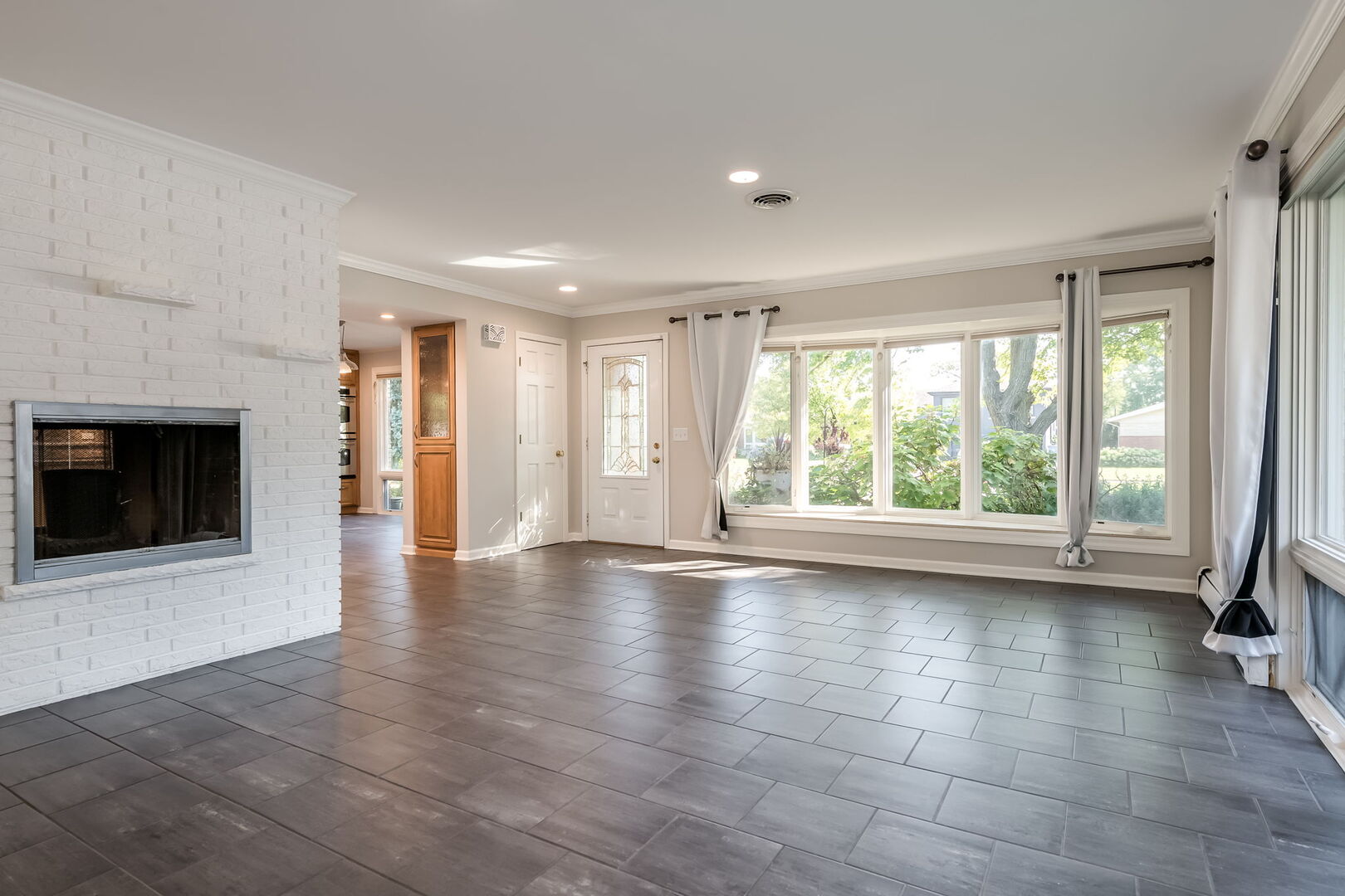 128 S Linden Avenue, Elmhurst, IL 60126