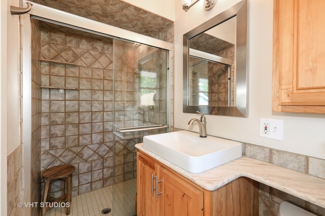 128 S Linden Avenue, Elmhurst, IL 60126