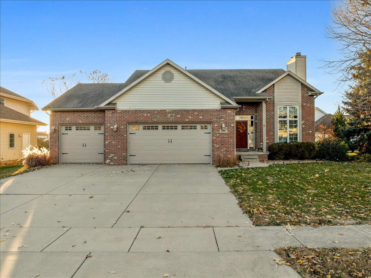 1410 Broad Creek Road, Bloomington, IL 61704